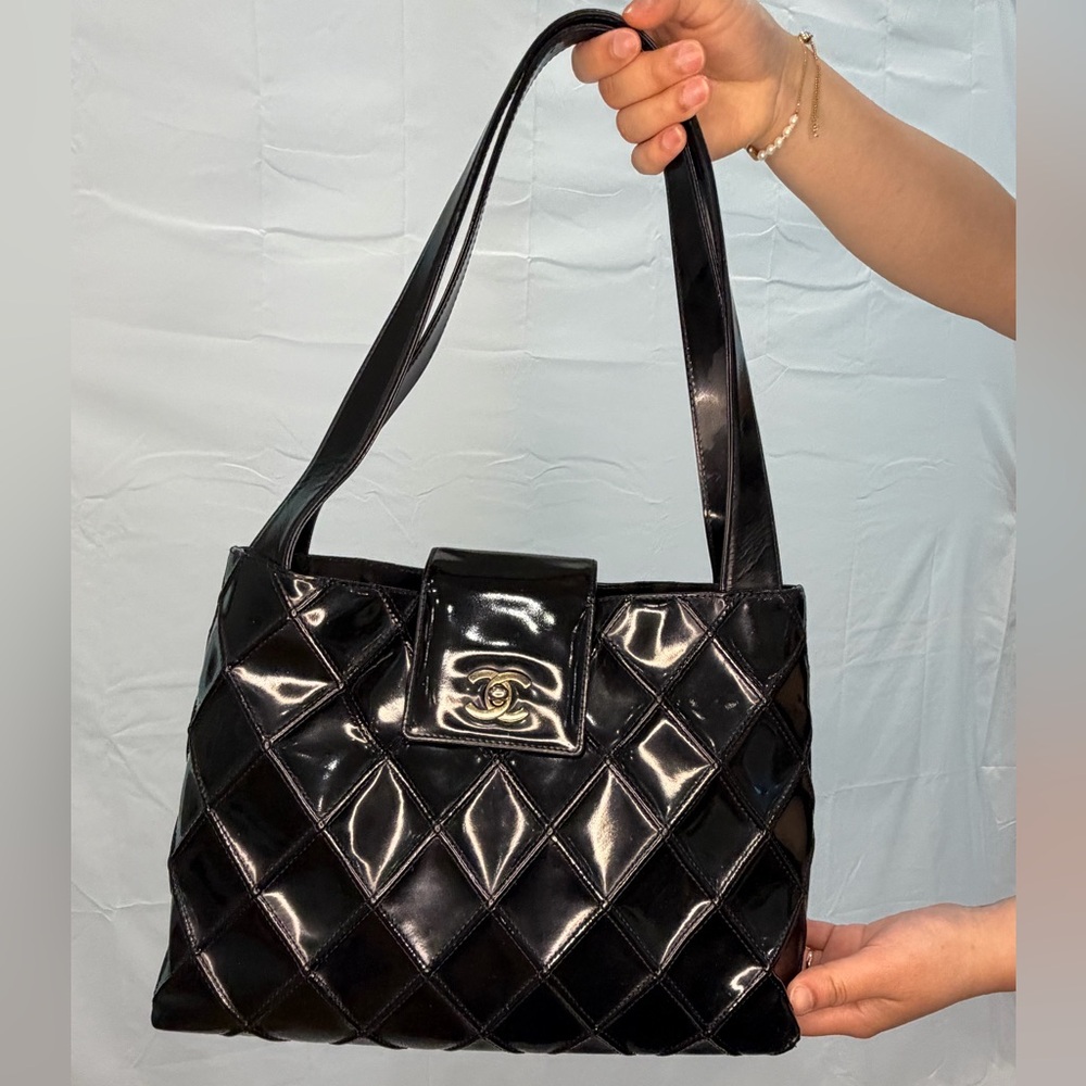 CHANEL Vintage Kelly Tote Turn Lock Shoulder Bag - Picture 3 of 17